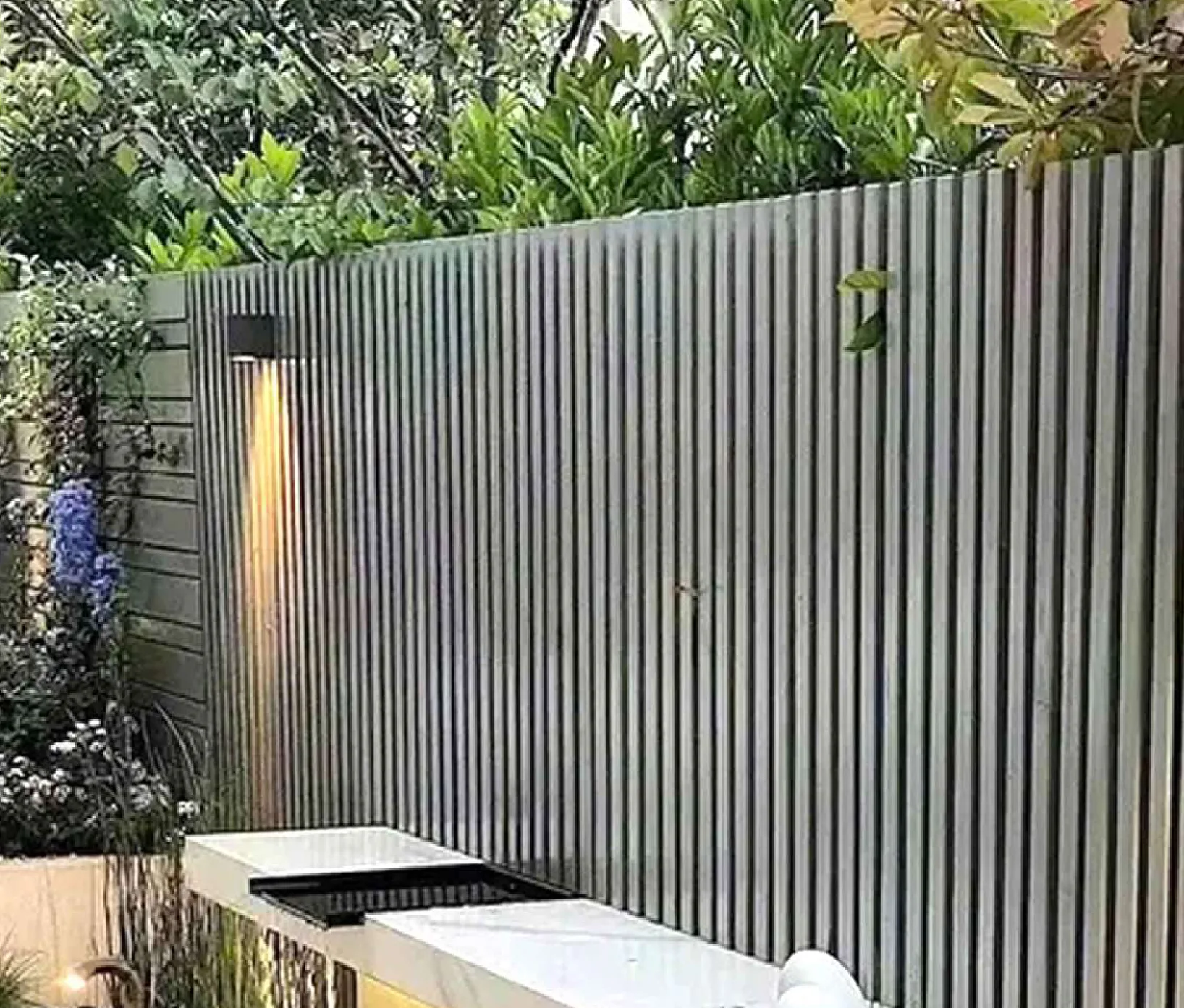 Co-Extrusion Grey wpc cladding in a room